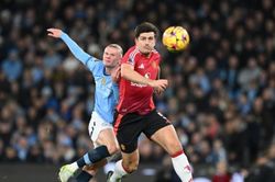 Harry Maguire đấu Haaland: Nước cờ thực dụng và tỉnh táo của Michael Carrick