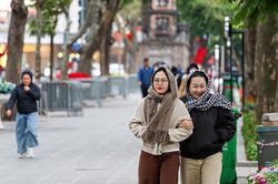 Thời tiết ngày 17/1: Bắc Bộ và Trung Bộ duy trì rét về đêm, Nam Bộ ngày nắng