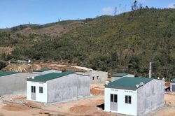 Quảng Ngãi: Đồng bào Xơ Đăng dựng nhà đón Tết, chờ an cư lâu dài