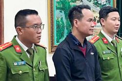 Tạm giữ hình sự tài xế xe khách gây tai nạn trên QL6 khiến 3 người tử vong