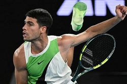 Carlos Alcaraz thắng thuyết phục Adam Walton 3-0 tại vòng 1 Australian Open