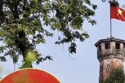 Hà Nội rực rỡ cờ hoa, khí thế hướng về Đại hội XIV của Đảng