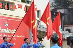 Tuổi trẻ cả nước chào cờ hướng về Đại hội XIV của Đảng