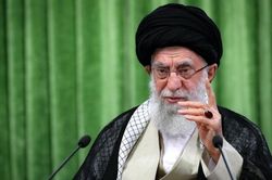 Iran cảnh báo về lời tuyên chiến 'chiến tranh tổng lực', Mỹ tiếp tục đổ khí tài đến Trung Đông