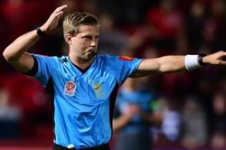 Bán kết U23 châu Á: Ông Alexander King bắt chính, U23 Việt Nam mừng thầm?