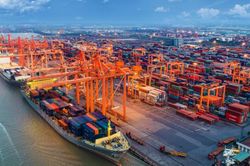 Hoàn thiện chính sách trong lĩnh vực hàng hải và giao thông đường thủy