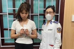 'Kiều nữ ' gùi 'đá' đi đêm