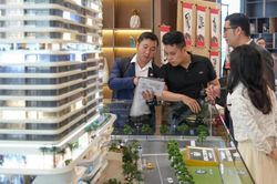 Giá bất động sản cao ngất, nhiều dự án vẫn cháy hàng