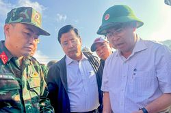 Lãnh đạo UBND thành phố Đà Nẵng kiểm tra tiến độ triển khai xây dựng các trường học tại xã Hùng Sơn và Avương