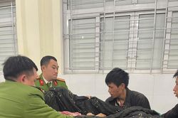 Chạy đua với thời gian, Công an xã đưa sản phụ bị đá đè trúng đi cấp cứu