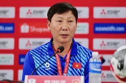 HLV Kim Sang-sik xin lỗi người hâm mộ Việt Nam