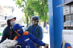 Ngày mai, giá xăng có thể tiếp tục giảm