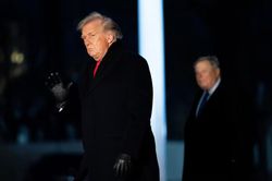 Ông Trump tuyên bố 'không còn đường lùi' với Greenland