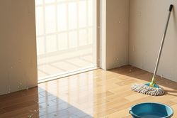 Cách xử lý nền nhà 'đổ mồ hôi' trong mùa nồm ẩm