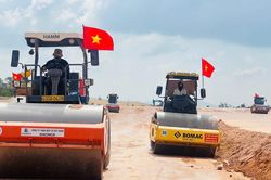 Gia Lai: Hơn 700 máy móc cùng hàng nghìn công nhân hối hả ngày đêm thi công sân bay Phù Cát