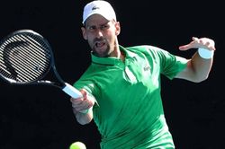 Australian Open ngày 5: Djokovic phô diễn sức mạnh và Sinner tăng tốc săn kỷ lục