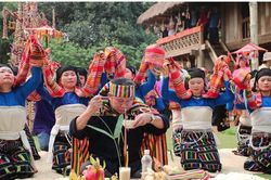 Tái hiện lễ hội Chá Mùn của dân tộc Thái tại Làng Văn hóa