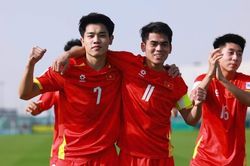 Thẻ đỏ khiến Đình Bắc vắng trận gặp Malaysia