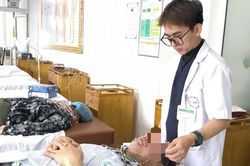 Rét đậm bất thường, nhiều người phải nhập viện vì méo miệng, liệt mặt