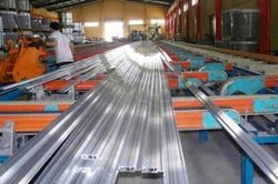 Giá thép hôm nay 25/1: Quặng sắt chấm dứt chuỗi giảm, giá nội địa ổn định