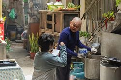 Cú hích từ 'Mùi Phở': NSƯT Xuân Hinh tái xuất màn ảnh rộng, mang vị Tết Hà Nội xưa đấu với phim thị trường