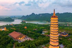 Ninh Bình, Hà Nội hút khách tâm linh: Bái Đính, Chùa Hương nhộn nhịp trước thềm UNESCO công nhận di sản