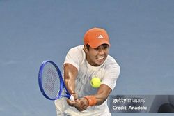 Learner Tien lập kỷ lục lịch sử tại Australian Open 2026 sau khi hạ gục Medvedev