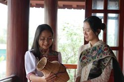 Vượt rào cản ngôn ngữ, nữ sinh Lào ghi dấu ấn tại cuộc thi Khoa học kỹ thuật Nghệ An