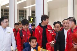 Trung vệ Nguyễn Hiểu Minh cân nhắc thời điểm phẫu thuật dây chằng gối