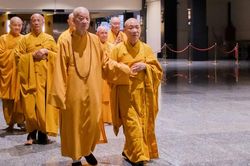 Lãnh đạo Giáo hội Thủ đô Hà Nội và tỉnh Ninh Bình khánh tuế Đức Pháp chủ GHPGVN