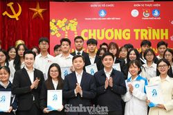 Những phần quà Tết tiếp sức cán bộ Hội Sinh viên vượt khó