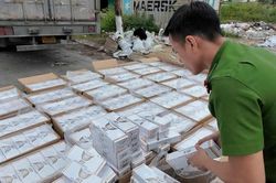 Đà Nẵng: Phát hiện xe tải chở 2.400 cây thuốc lá điếu nhập lậu trên cao tốc Bắc - Nam