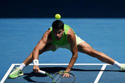 Khắc nghiệt Australian Open 2026: Lợi thế thời tiết của Carlos Alcaraz trước Jannik Sinner