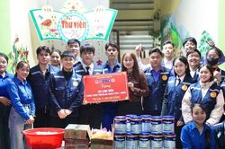 Hỗ trợ hơn 100 triệu đồng cho học sinh và người dân xã Trà Tân