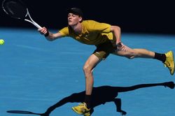 Sinner và Swiatek thống trị Australian Open 2026: Một ngày của những kỷ lục vô tiền khoáng hậu