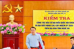 Phó Chủ tịch UBND tỉnh Phùng Thành Vinh kiểm tra công tác chuẩn bị bầu cử tại 12 xã miền núi