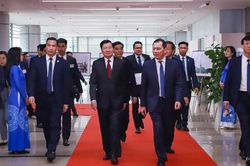 Tổng Bí thư, Chủ tịch nước Lào thăm EVN: Thúc đẩy hợp tác năng lượng