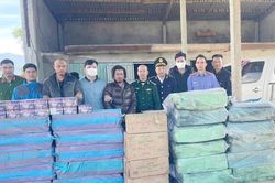 Quảng Ngãi: Bắt giữ 2 đối tượng dùng ô tô vận chuyển hơn 2 tấn pháo lậu
