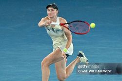 Elena Rybakina hạ gục Jessica Pegula, vào chung kết Australian Open 2026