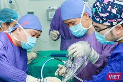 Đổi mới chính sách nhân lực để 'giữ chân' bác sĩ giỏi ở bệnh viện công