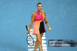Aryna Sabalenka vào chung kết Australian Open sau 77 phút áp đảo Svitolina