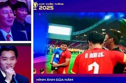Đình Bắc hé lộ ý nghĩa hành động đội mũ cối cho HLV Kim Sang-sik tại Cúp Chiến thắng