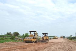 Đắp đường dẫn cầu Văn Ly để lưu thông tạm dịp Tết