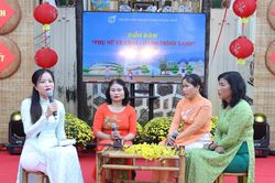 Phụ nữ ve chai Đà Nẵng lan tỏa 'hành trình xanh'