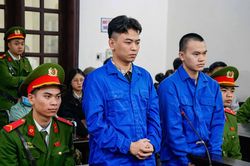 'Tổng tài' ra lệnh đàn em: 'Mày ra kia tát cho thằng nhân viên mấy phát'