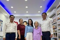 Lãnh đạo tỉnh thăm bà Hồng Minh - con gái của 2 bậc tiền bối cách mạng Lê Hồng Phong và Nguyễn Thị Minh Khai