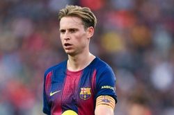 Frenkie de Jong tái xuất: Lời giải cho bài toán kiểm soát của Barcelona trước Elche