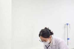 Uống 'nước chanh liều cao' để giảm cân, một phụ nữ phải nhập viện