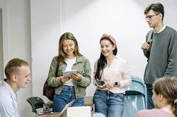 'Vì nó khó, nên bạn còn phần': Truyền động lực cho các bạn trẻ đi học, đi làm