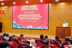 Chủ tịch Quốc hội gặp mặt lãnh đạo, nguyên lãnh đạo thành phố Cần Thơ